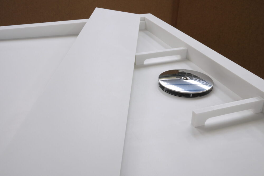 Corian® BESPOKE SHOWER - HIDDEN WASTE