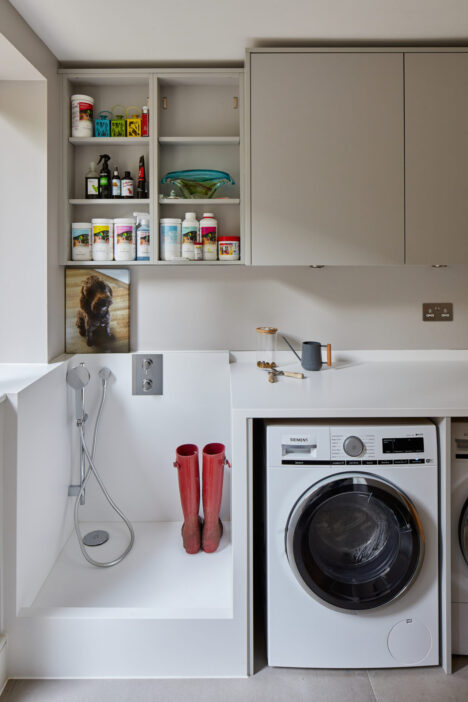Corian® UTILITY WITH DOG/BOOT CLEANING AREA