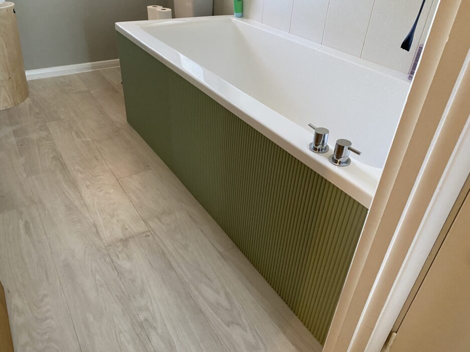 Corian® FLUTED BATH PANEL