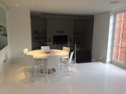 Corian® ROUND 24MM DINING TABLE