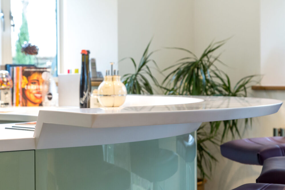 Corian® CURVED FLYING BREAKFAST BAR