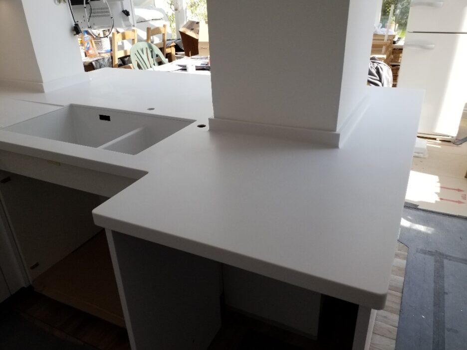 Corian® 38mm WORKTOP ROUND PILLAR