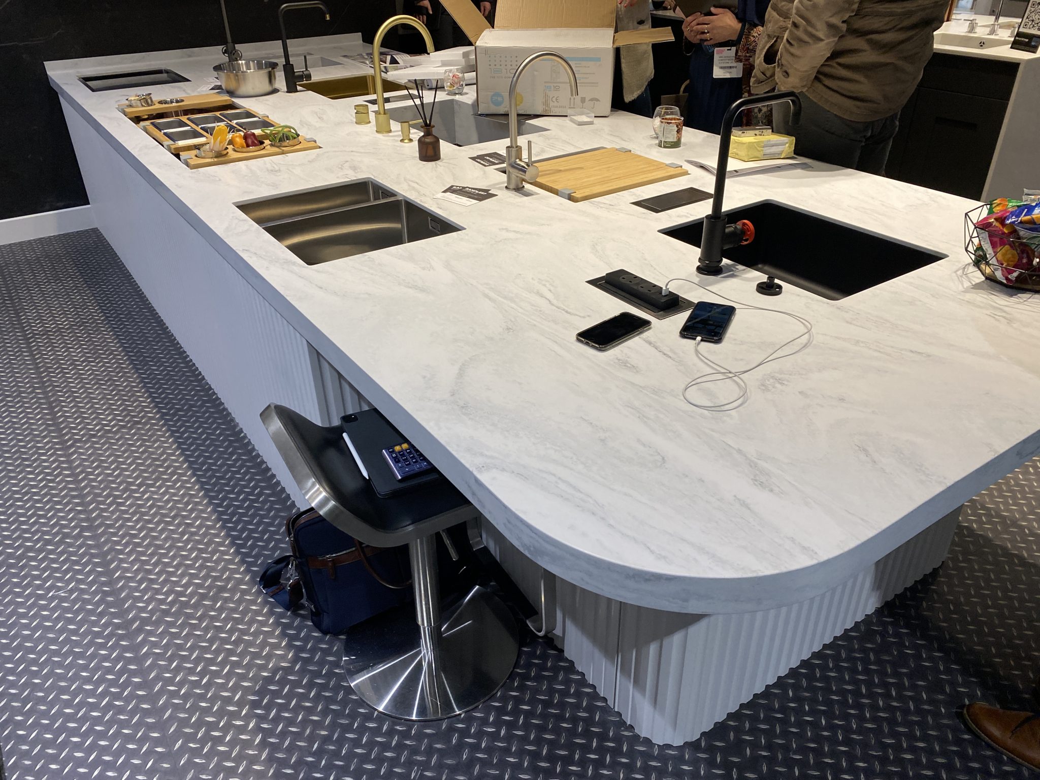 Corian® CARRARA LINO Counter Production Ltd