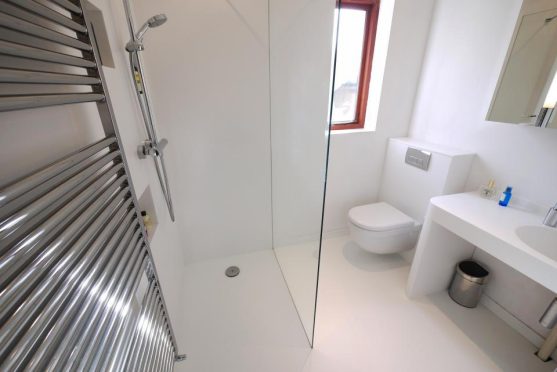 Corian® WET ROOM & BESPOKE VANITY